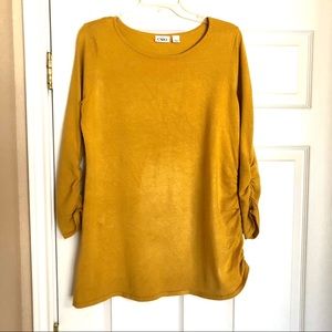 Cato gold lightweight sweater w/ruched sleeves. L